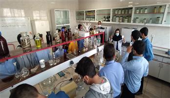 دانش آموزان خراسان جنوبی از آزمایشگاه های پژوهشکده استاندارد بازدید می کنند
